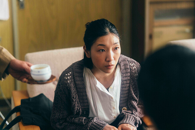 배우 이지은은 배우 정우성과 비슷합니다