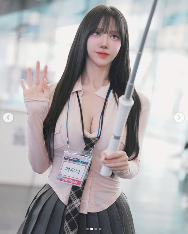 가슴만 크고 멍청한 여자