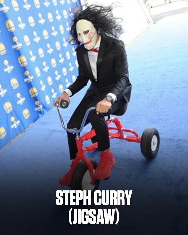 커리 다시 경기장 입장중