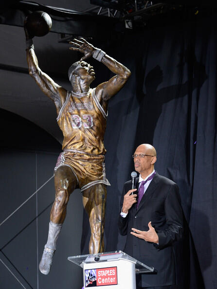 Kareem+Abdul+Jabbar+Kareem+Abdul+Jabbar+Statue+faHCBAutzzDl.jpg
