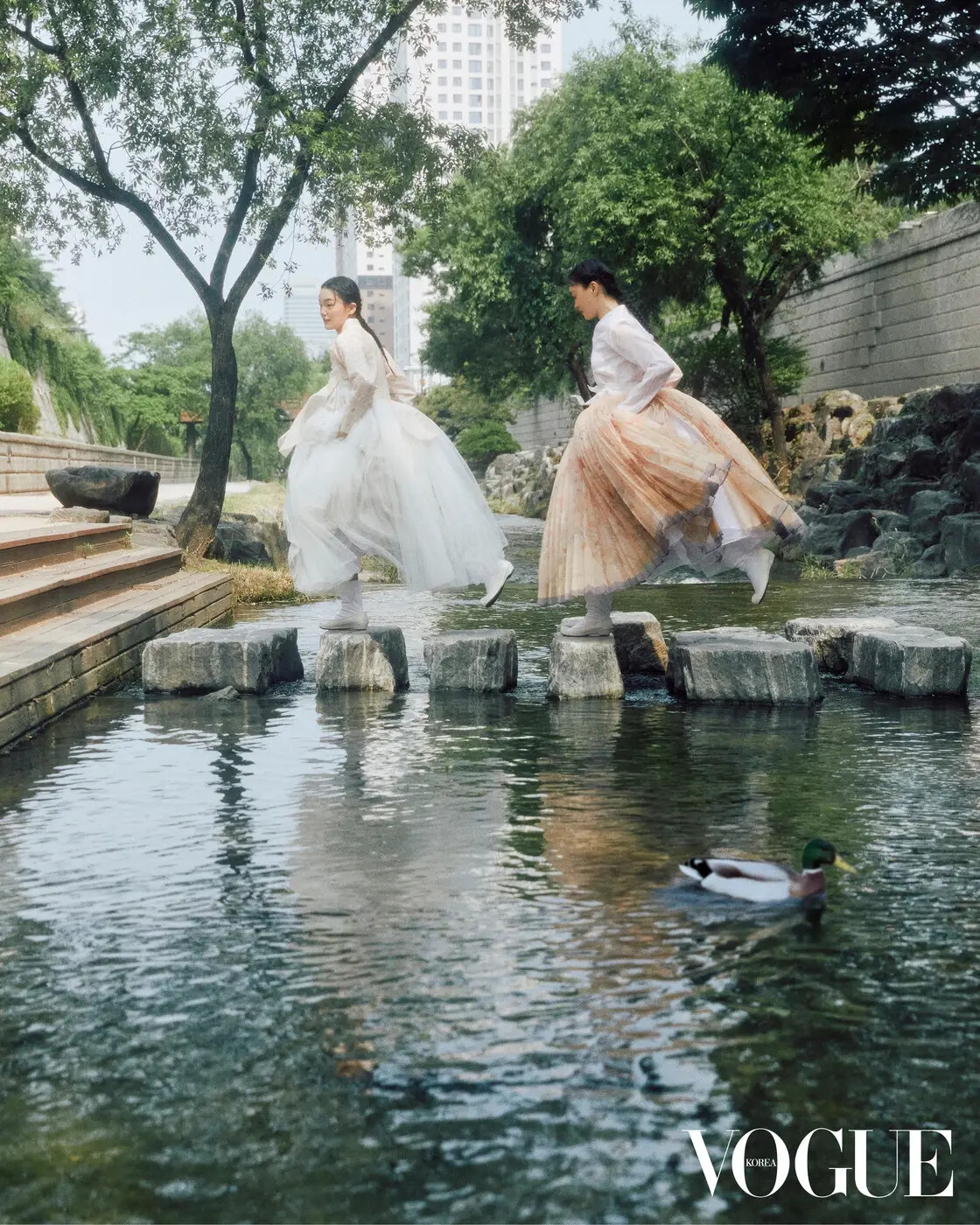 보그 코리아 - 광복 80주년, 한복 화보.jpg - 세리에매니아 자유게시판 게시판