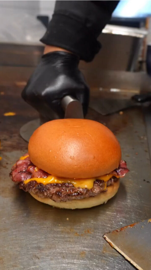 이정도 햄버거면 뱁 앤 김치국 몇 번 리필하는지