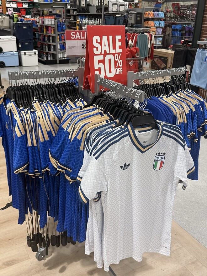 이탈리아 월드컵 유니폼 근황.jpg