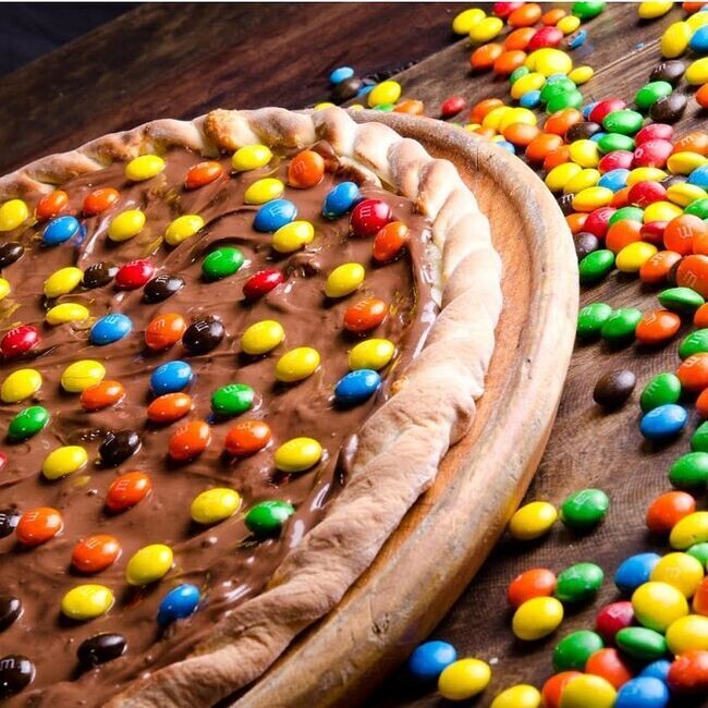 [돈찐 펌] 정통 이태리식 딸기초코 피자.jpg