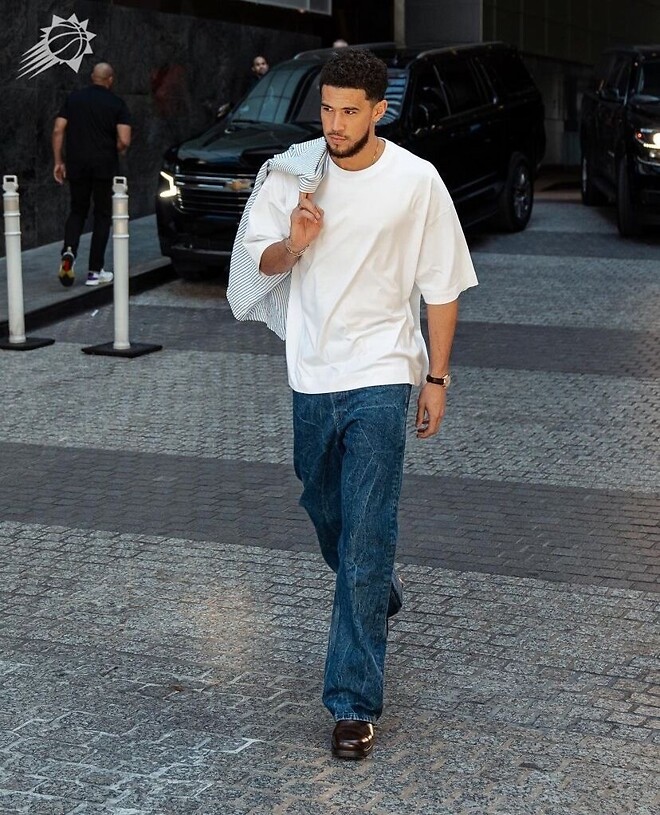 농구 모르는데 데빈 부커 이 사람 옷 예쁘게 잘 입네요 ㄷㄷㄷ