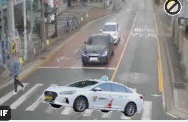 차도에 미친놈 하나 인도에 더미친놈 하나..