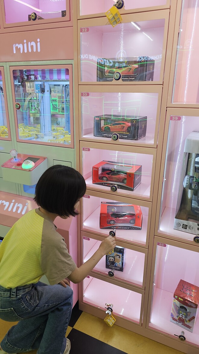 페라리 한 대 뽑았읍니다