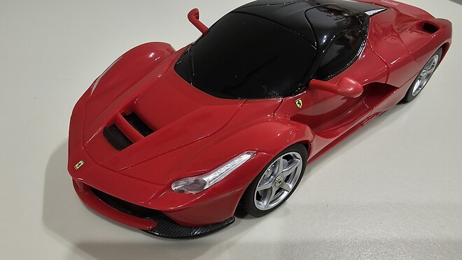 페라리 한 대 뽑았읍니다