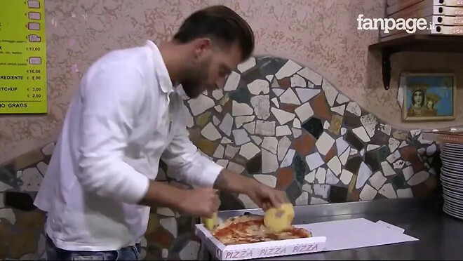 이탈리아에서 실수인척 파인애플 피자 배달하기.jpg
