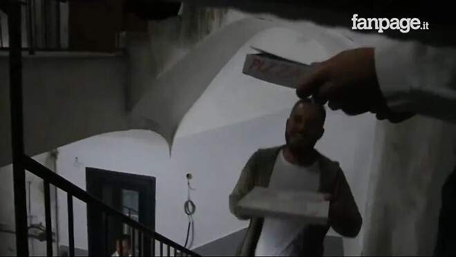 이탈리아에서 실수인척 파인애플 피자 배달하기.jpg