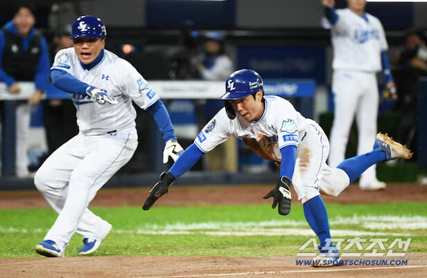 다시 보니 정수성 코치한테 한 게 맞긴 한 듯