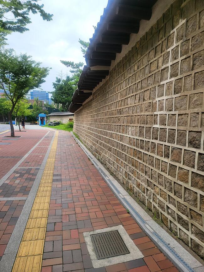 커플들이 가면 깨진다는 덕수궁 돌담길 - 세리에매니아