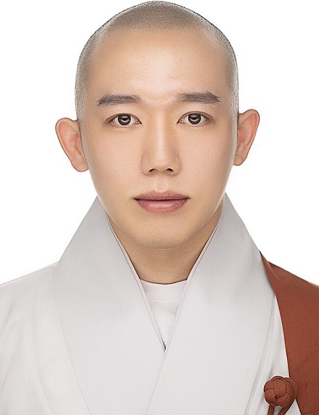꽃미남 스님으로 유명한 범정 스님.jpg - 세리에매니아 자유게시판 게시판