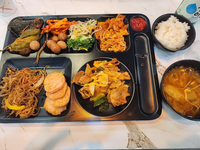 오늘 점심으로 먹은 단골 한식뷔페 - 세리에매니아