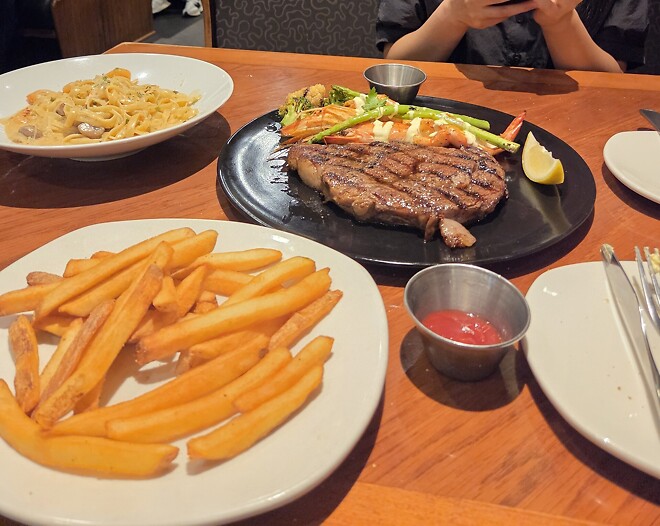 아웃백에 부시맨 안나와요...