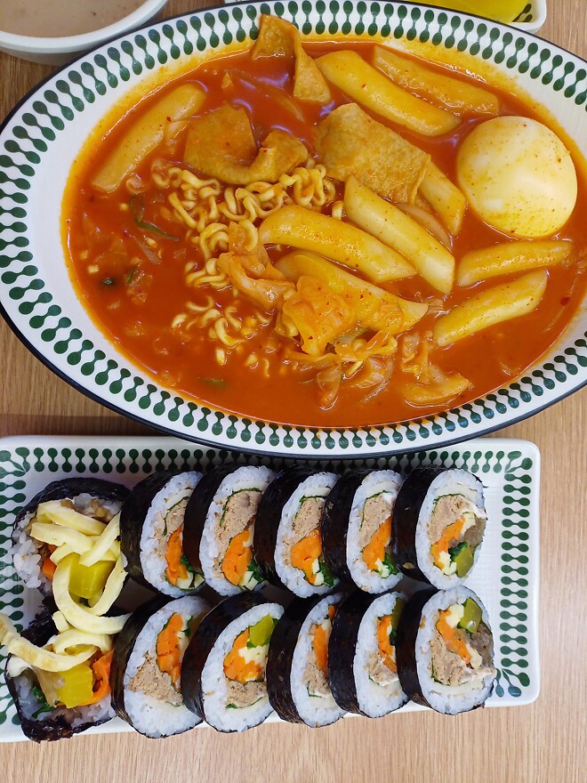 다들식사하십쇼