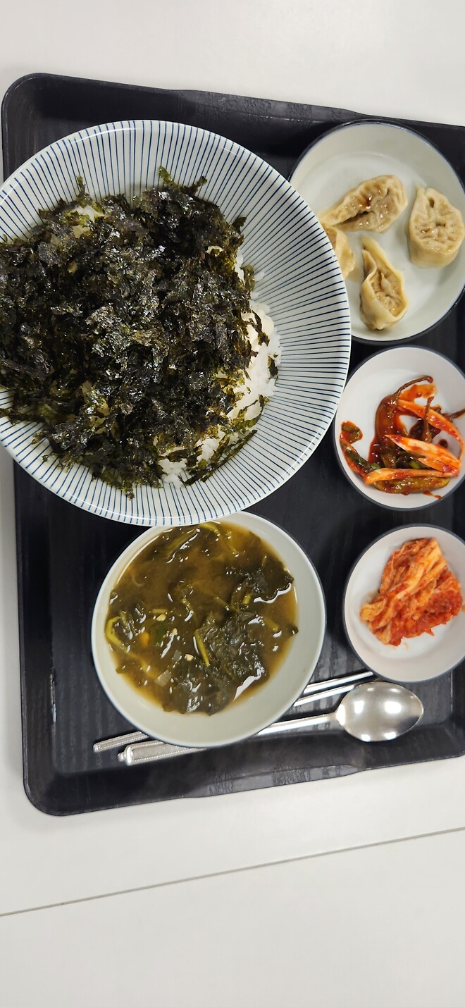 저녁식사 다른 그림 찾기