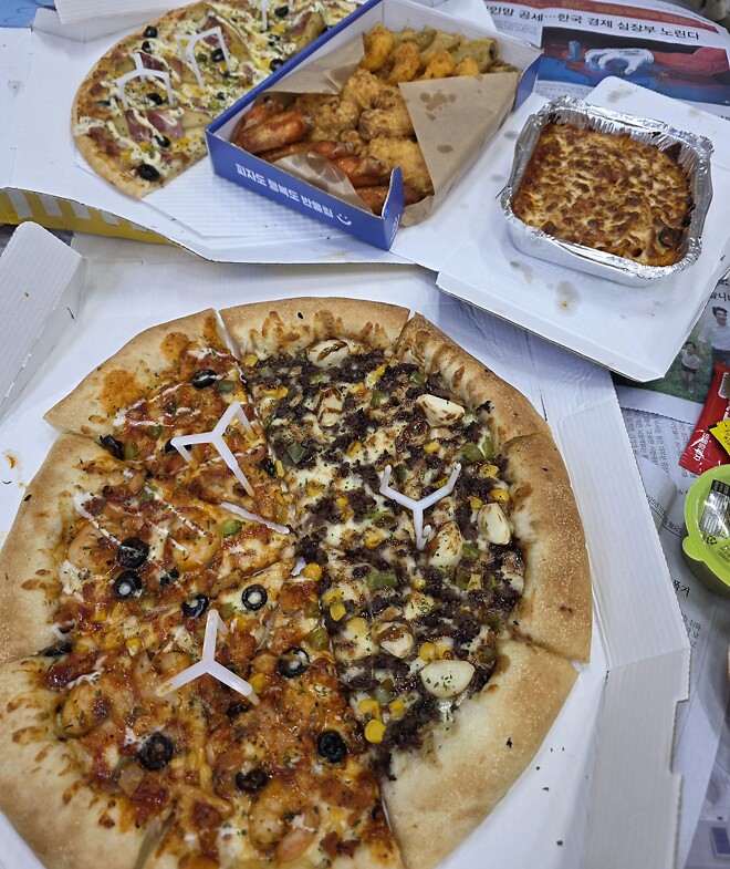 회사에서 간식으로 피자~