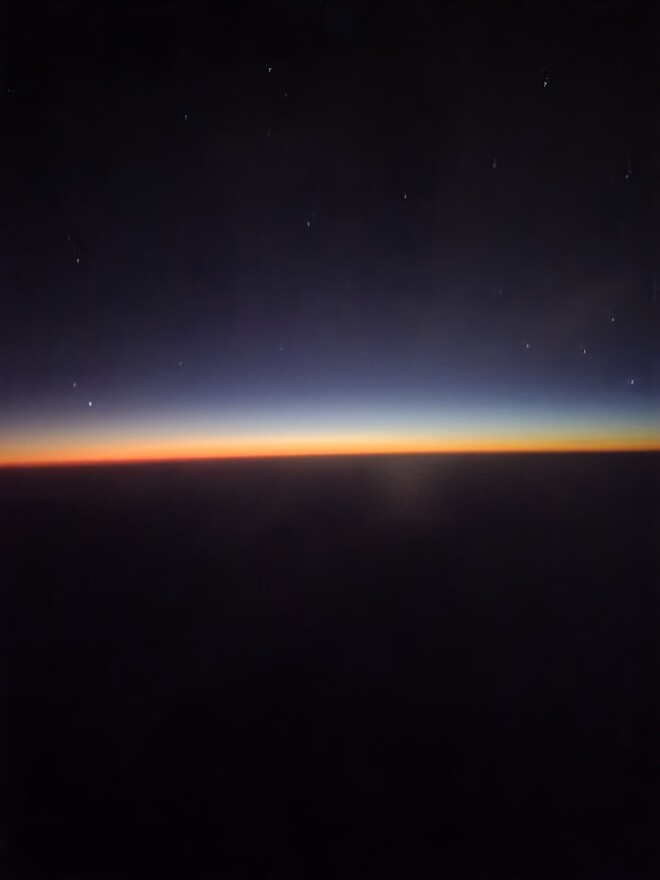 귀국 비행기에서 졸음을 버티고 찍었어양&hearts;︎