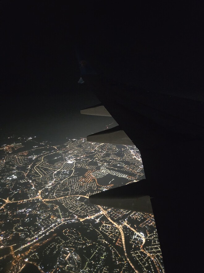 귀국 비행기에서 졸음을 버티고 찍었어양&hearts;︎