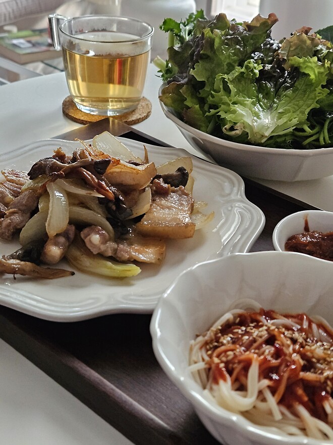 🐿️..친구들아 제주 돼지 사자... 참 맛있다...