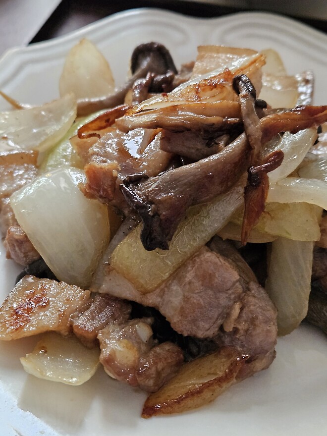 🐿️..친구들아 제주 돼지 사자... 참 맛있다...