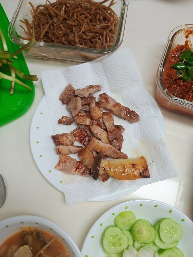 고기를 더 준건가여