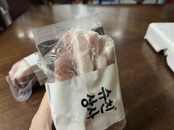 슈친상사표 냉동이 된 흑돼지 언박싱 후?기