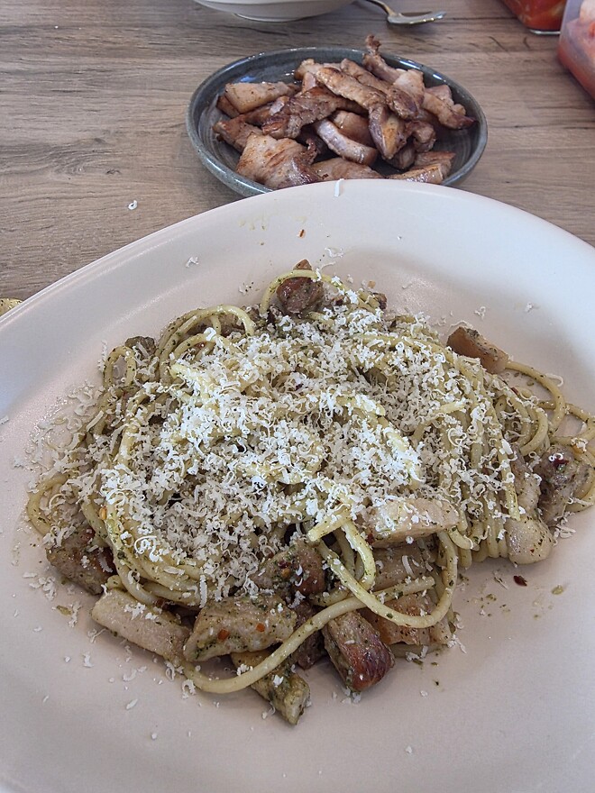 슈친상사 제주 흑돼지 오겹살 바질 파스타