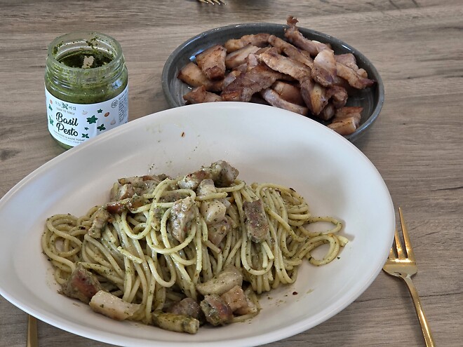 슈친상사 제주 흑돼지 오겹살 바질 파스타