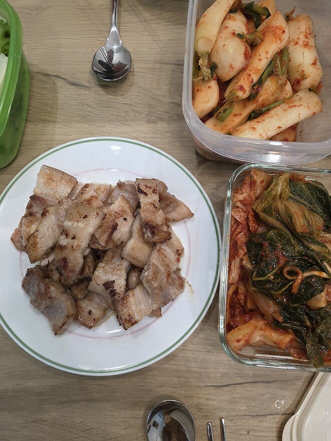 슈친상사 제주 흑돼지 오겹살 바질 파스타