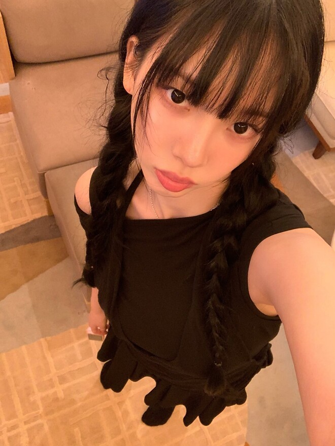 양갈래 머리 한 카리나