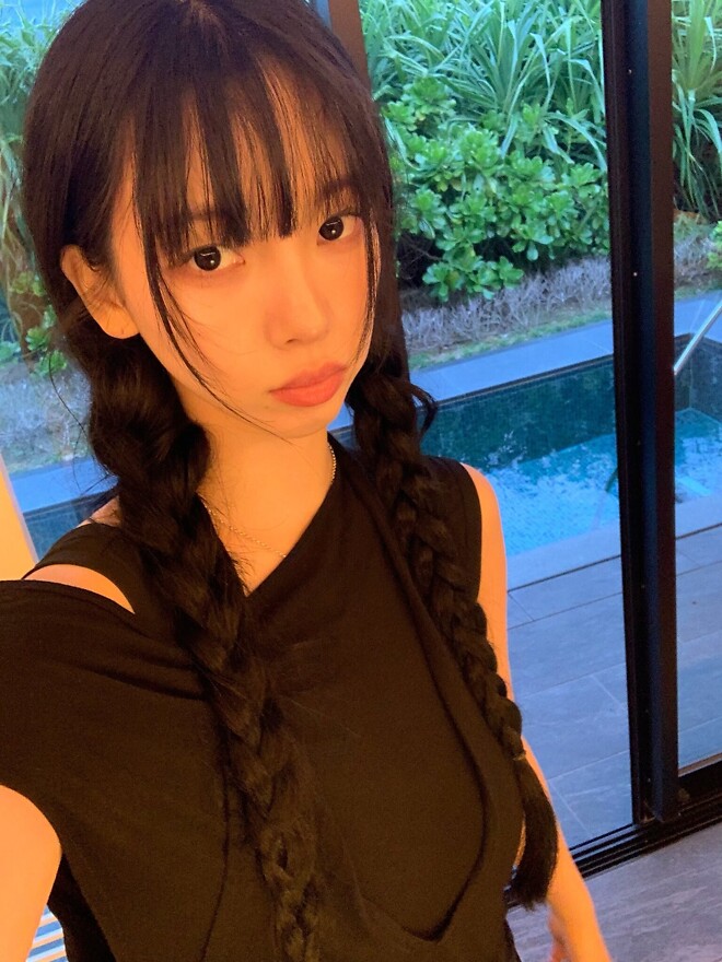 양갈래 머리 한 카리나