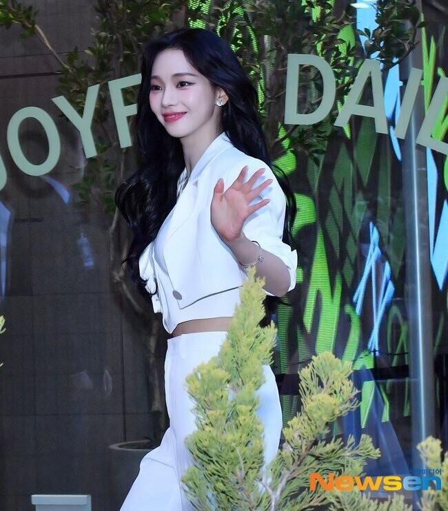 카리나: 너 나 좋아해? 너 나 좋아하냐고?