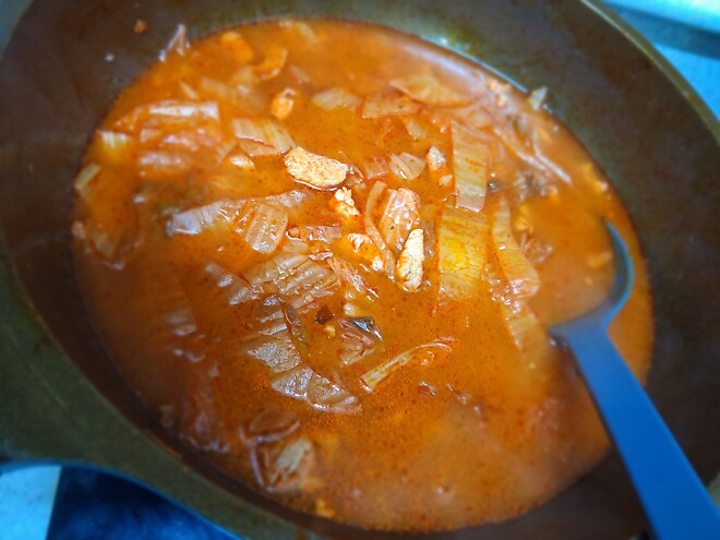 마지막 김치로 김치찌개 끓이기