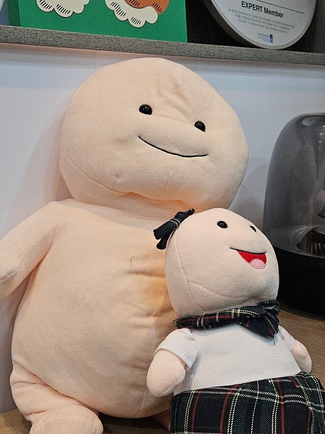 🐿️..오늘의 점심... 피부에 양보하세요... ^ㅇ^