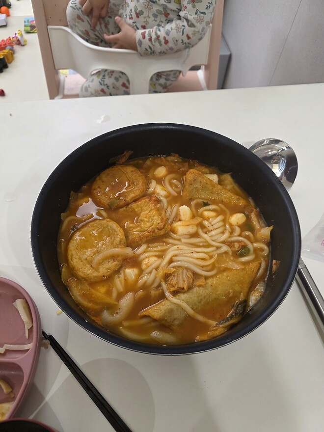 김치우동전골 후기) 소주1병 깠습니다