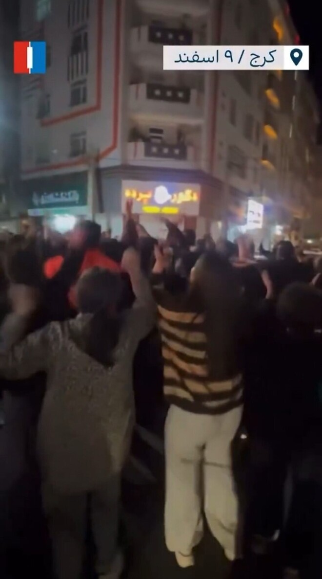 히잡 벗고 하메네이 사진 떼 내는 이란 여자들