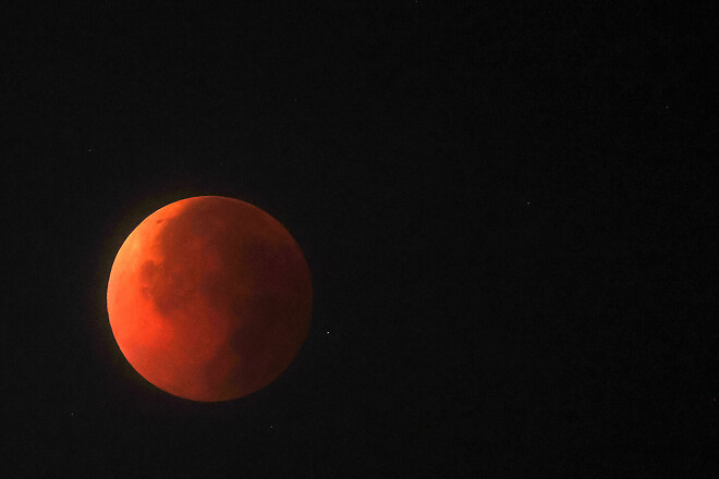 8시에 빨간색 됩니다