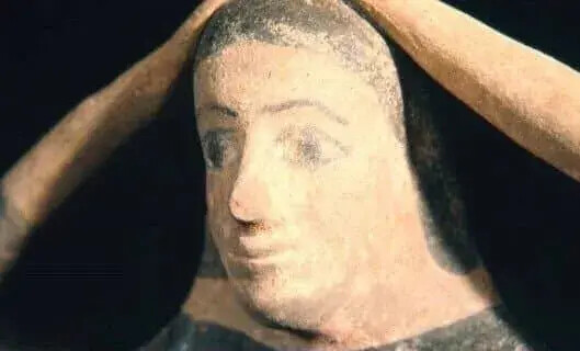 머리를 아주 세게 내려친 다음