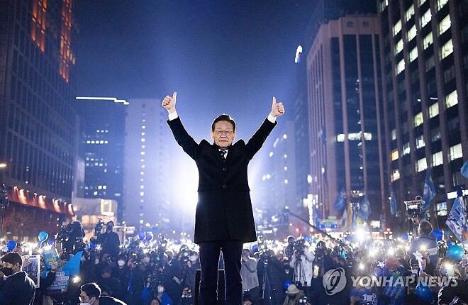 국장을 구하러 돌아온 한 남자