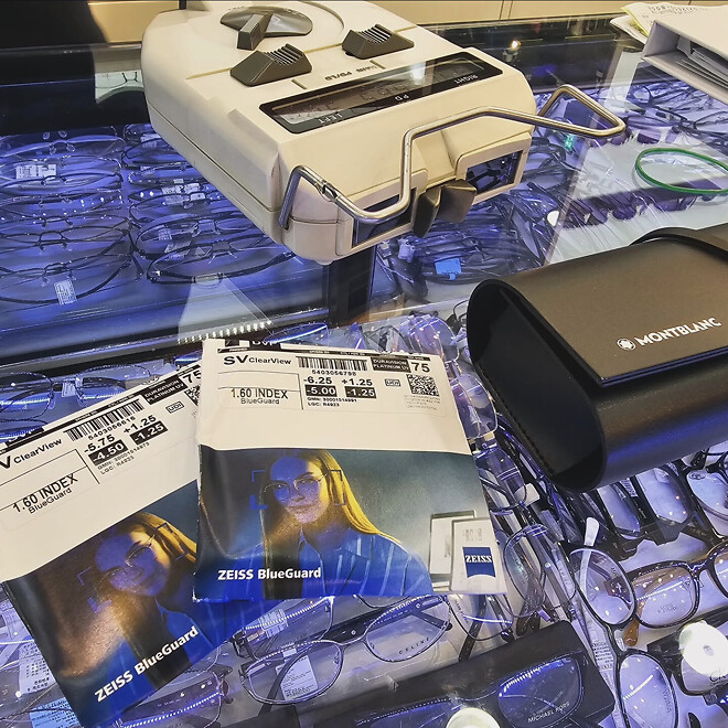 나 안경 살 때 렌즈는 항상 제법 좋은걸로 샀는데