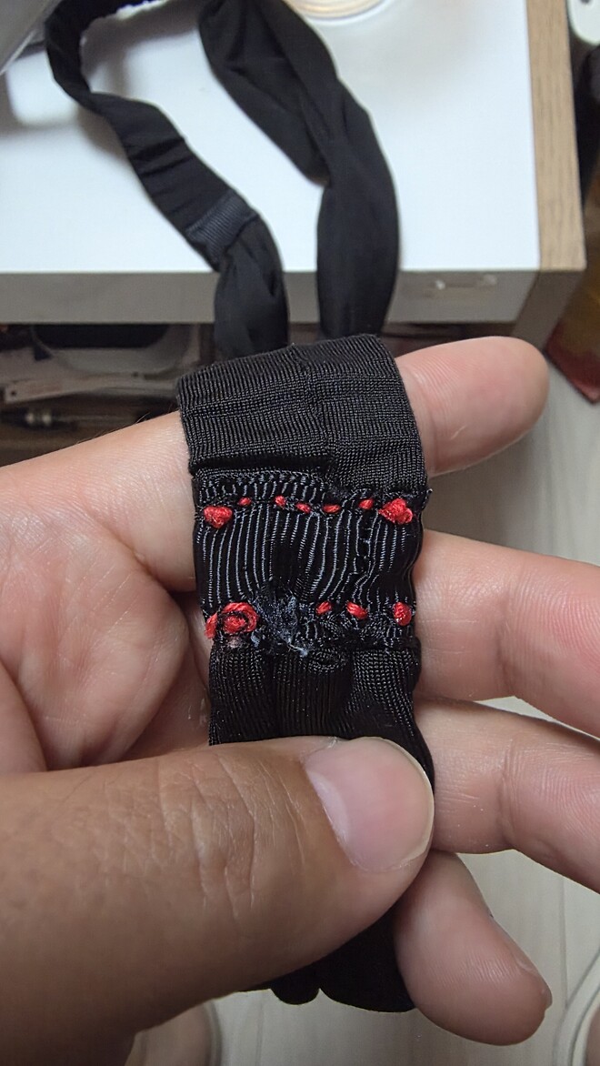 와ㅋㅋㅋ 2026년에 양말을 꿰매신는다고...???