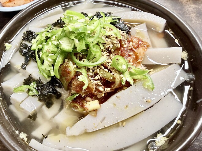 아침 메밀묵 한그릇