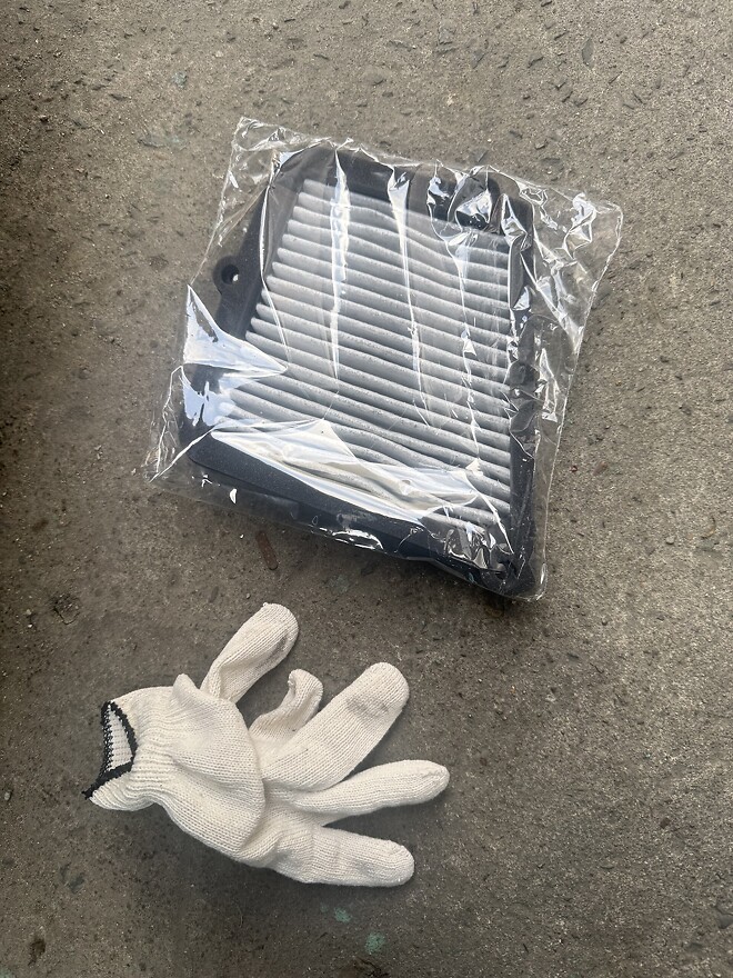 트럭 에어컨필터 교체중